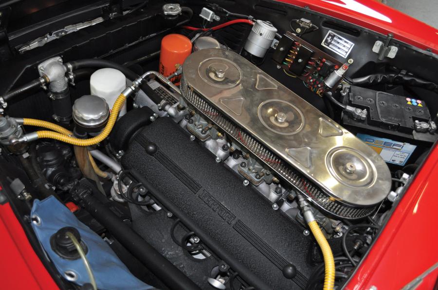  Ferrari 275 GTS 1965 года  (фото 6 из 20)